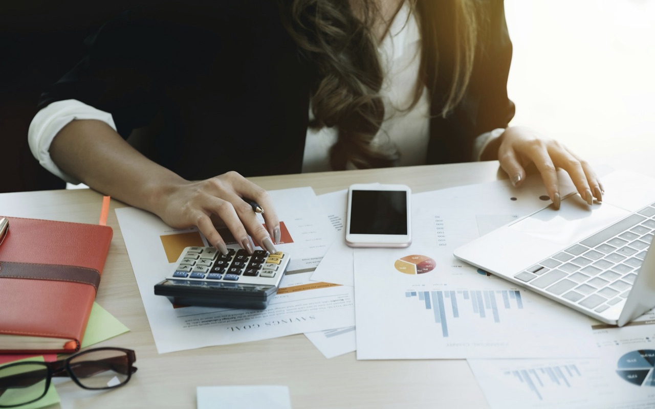 An accountant calculating taxes